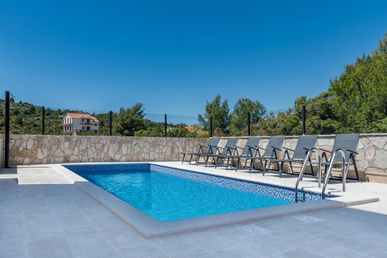 Luxury Apartments Alkar With Swimming Pool Ražanj Exterior foto